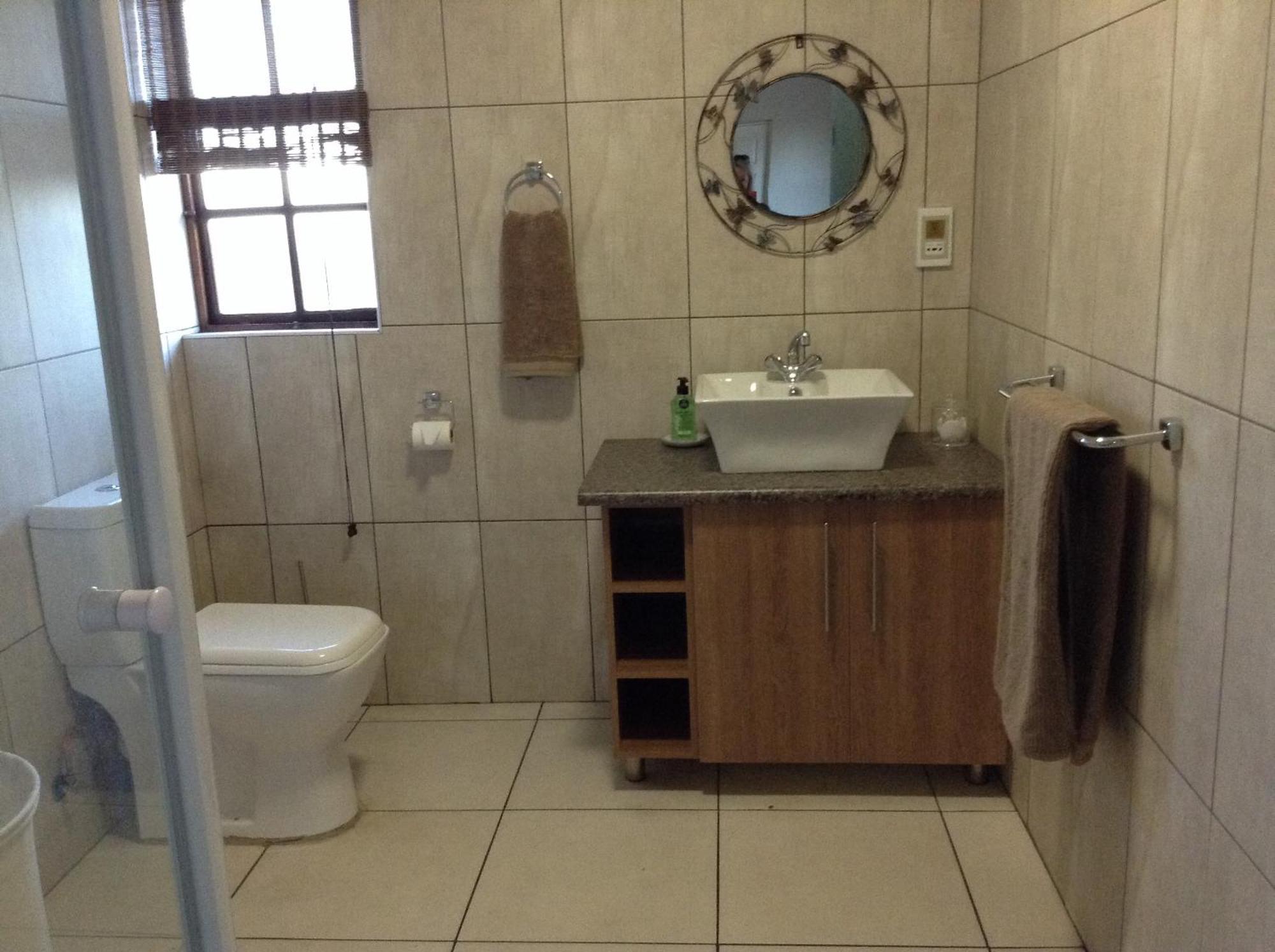 12 On Vaal Drive Guesthouse Vanderbijlpark Oda fotoğraf