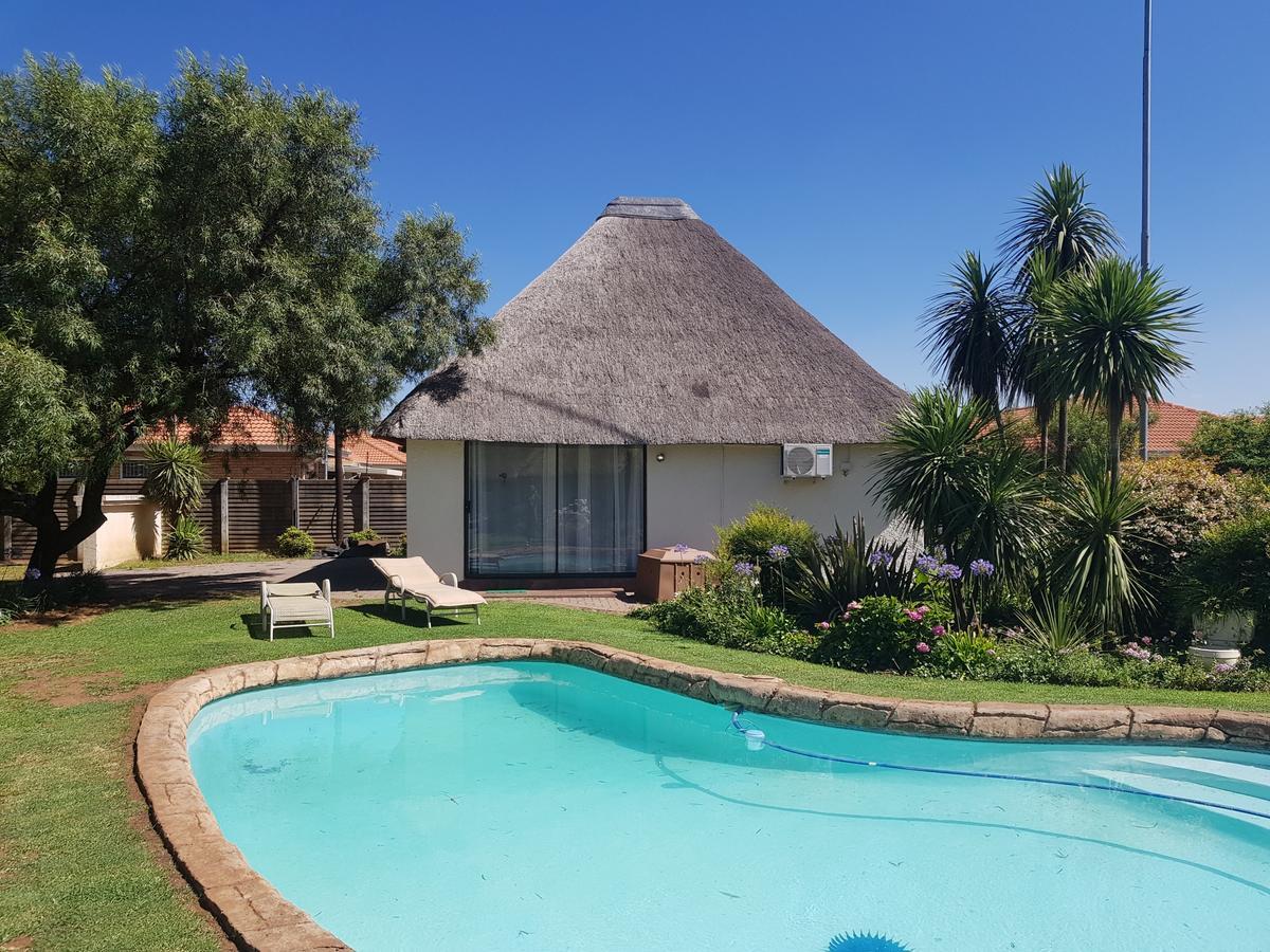 12 On Vaal Drive Guesthouse Vanderbijlpark Dış mekan fotoğraf