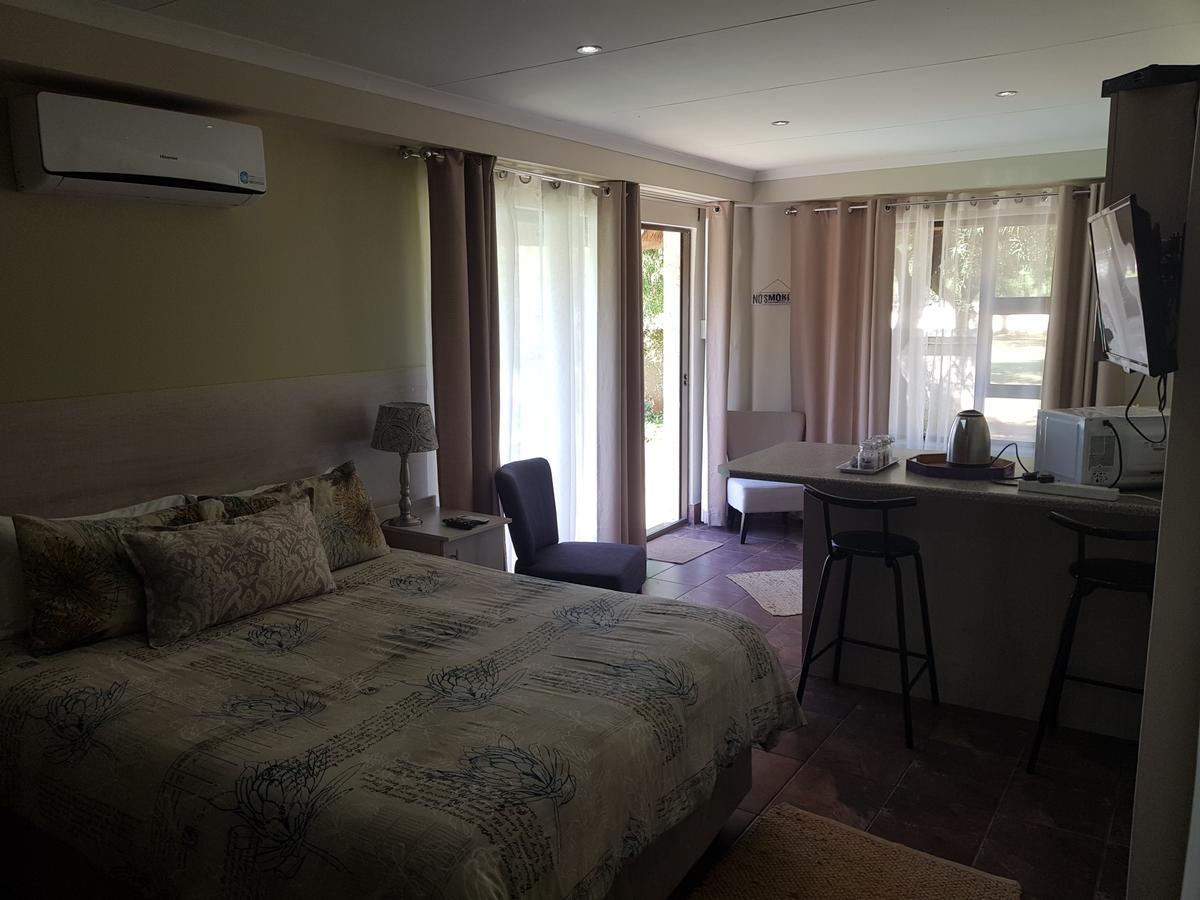 12 On Vaal Drive Guesthouse Vanderbijlpark Dış mekan fotoğraf