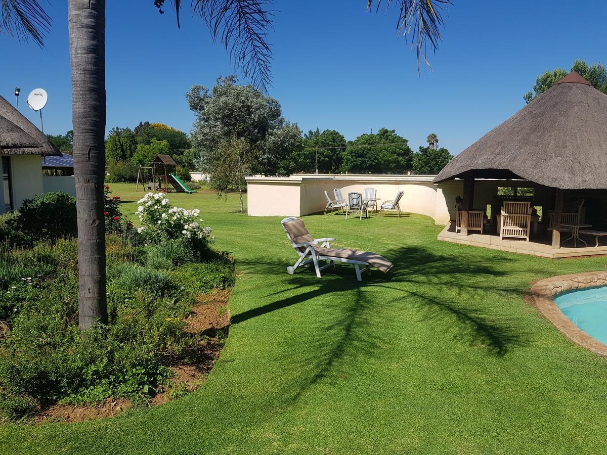 12 On Vaal Drive Guesthouse Vanderbijlpark Dış mekan fotoğraf