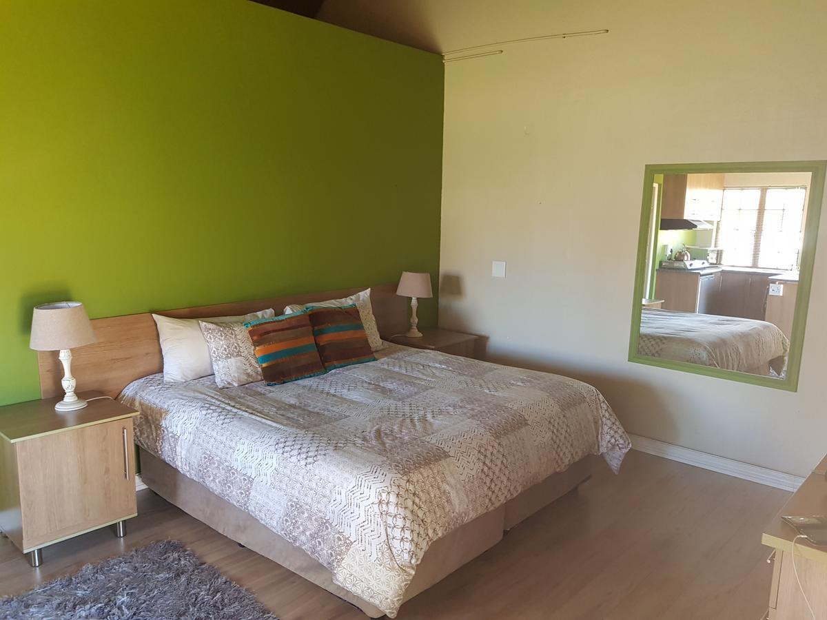 12 On Vaal Drive Guesthouse Vanderbijlpark Dış mekan fotoğraf