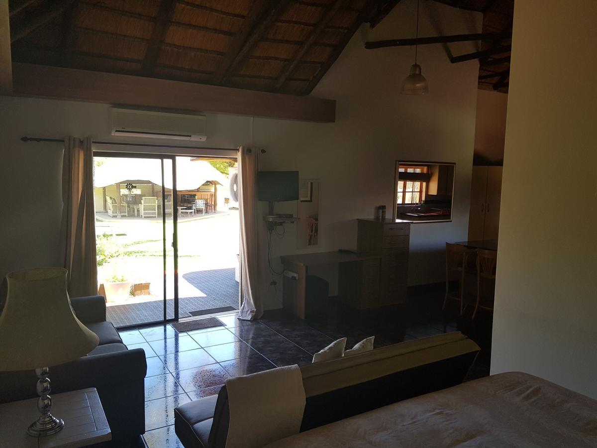 12 On Vaal Drive Guesthouse Vanderbijlpark Dış mekan fotoğraf