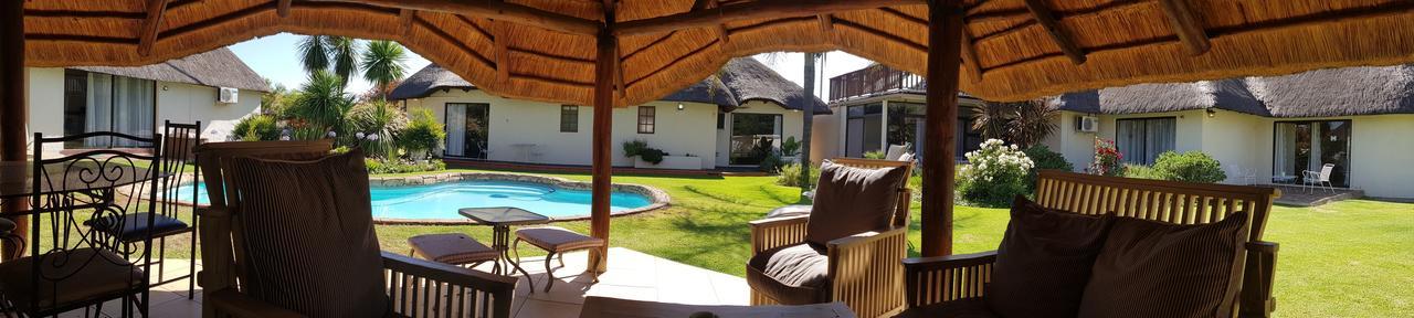 12 On Vaal Drive Guesthouse Vanderbijlpark Dış mekan fotoğraf
