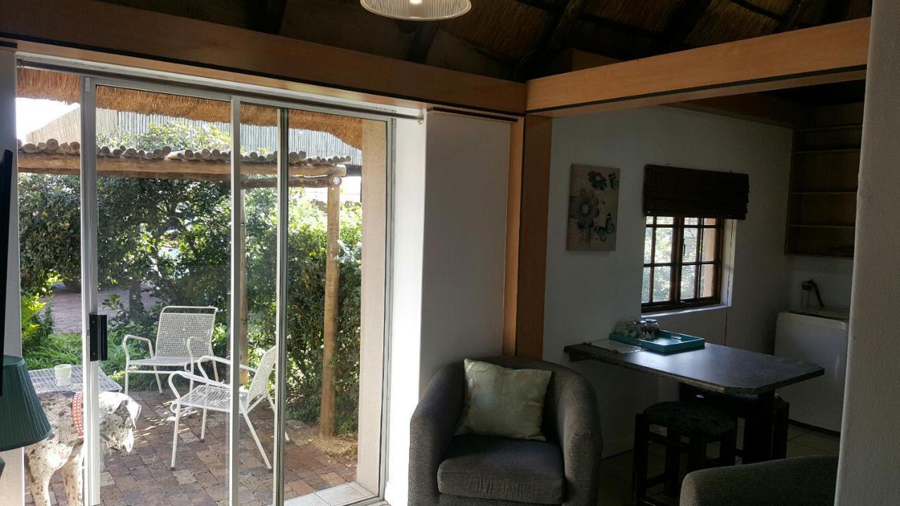 12 On Vaal Drive Guesthouse Vanderbijlpark Dış mekan fotoğraf