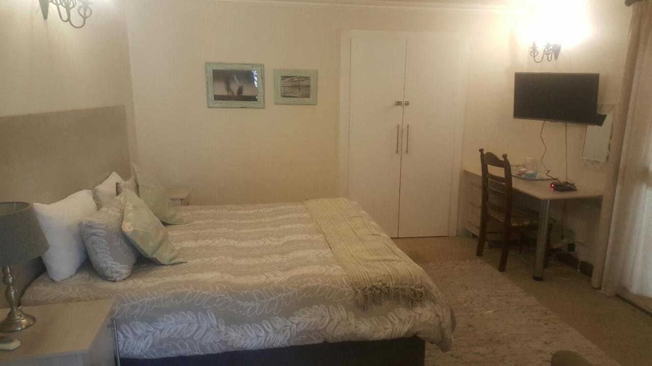 12 On Vaal Drive Guesthouse Vanderbijlpark Dış mekan fotoğraf